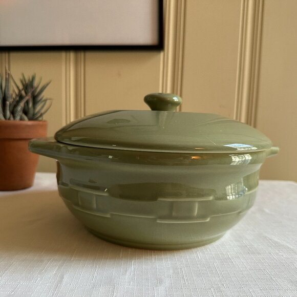 Longaberger Woven Traditions Sage 3 Qt Round Casserole Covered 9 inches - Picture 1 of 6